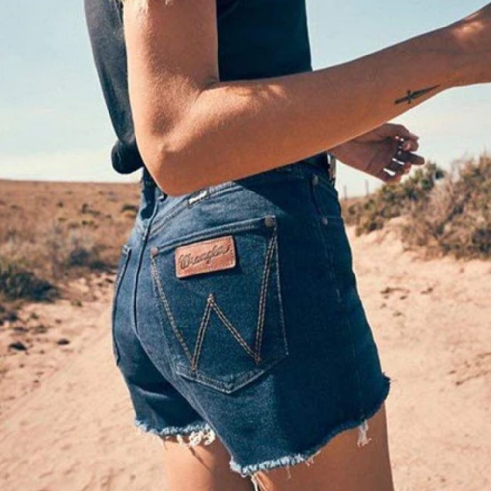 Wrangler Women’s High Rise Cut Off Denim Shorts NEW